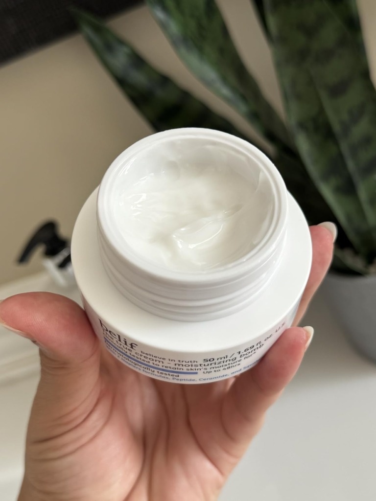 belif The True Cream Moisturizing Bomb open jar texture