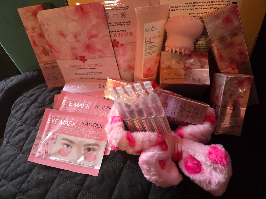 SADOER Skin Beautifying Sakura Niacinamide Skincare Gift Set
